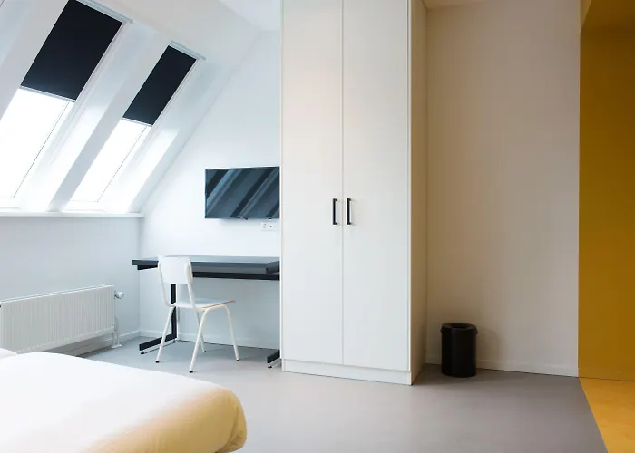 Via Amsterdam Hostel *