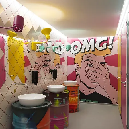 Via Amsterdam Hostel *