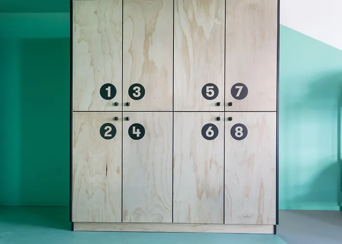 فيا أمستردام بيت شباب