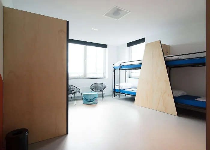 فيا أمستردام بيت شباب