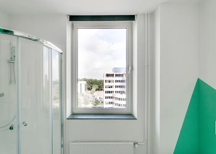 فيا أمستردام بيت شباب *