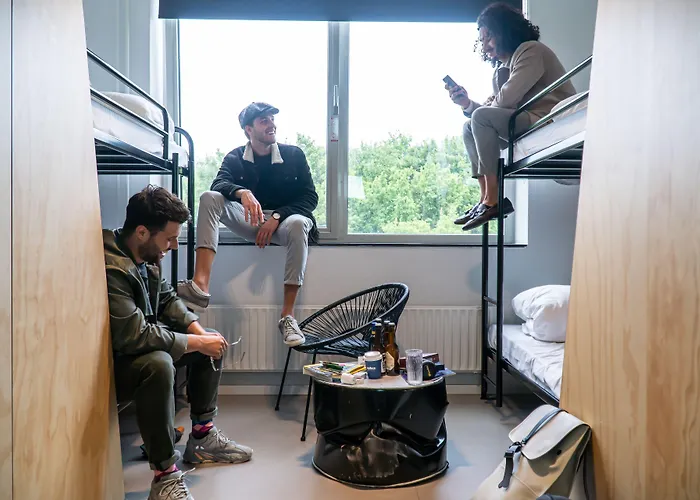 فيا أمستردام بيت شباب