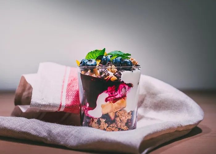 فيا أمستردام بيت شباب *