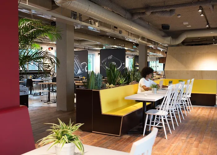 بيت شباب فيا أمستردام *