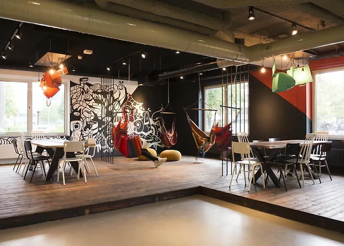 فيا أمستردام بيت شباب