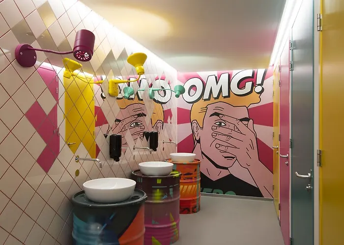 فيا أمستردام بيت شباب *