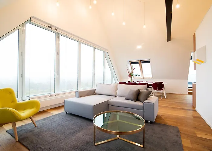 فيا أمستردام بيت شباب *