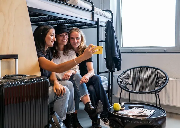 فيا أمستردام *