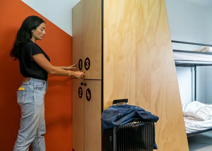 بيت شباب فيا أمستردام